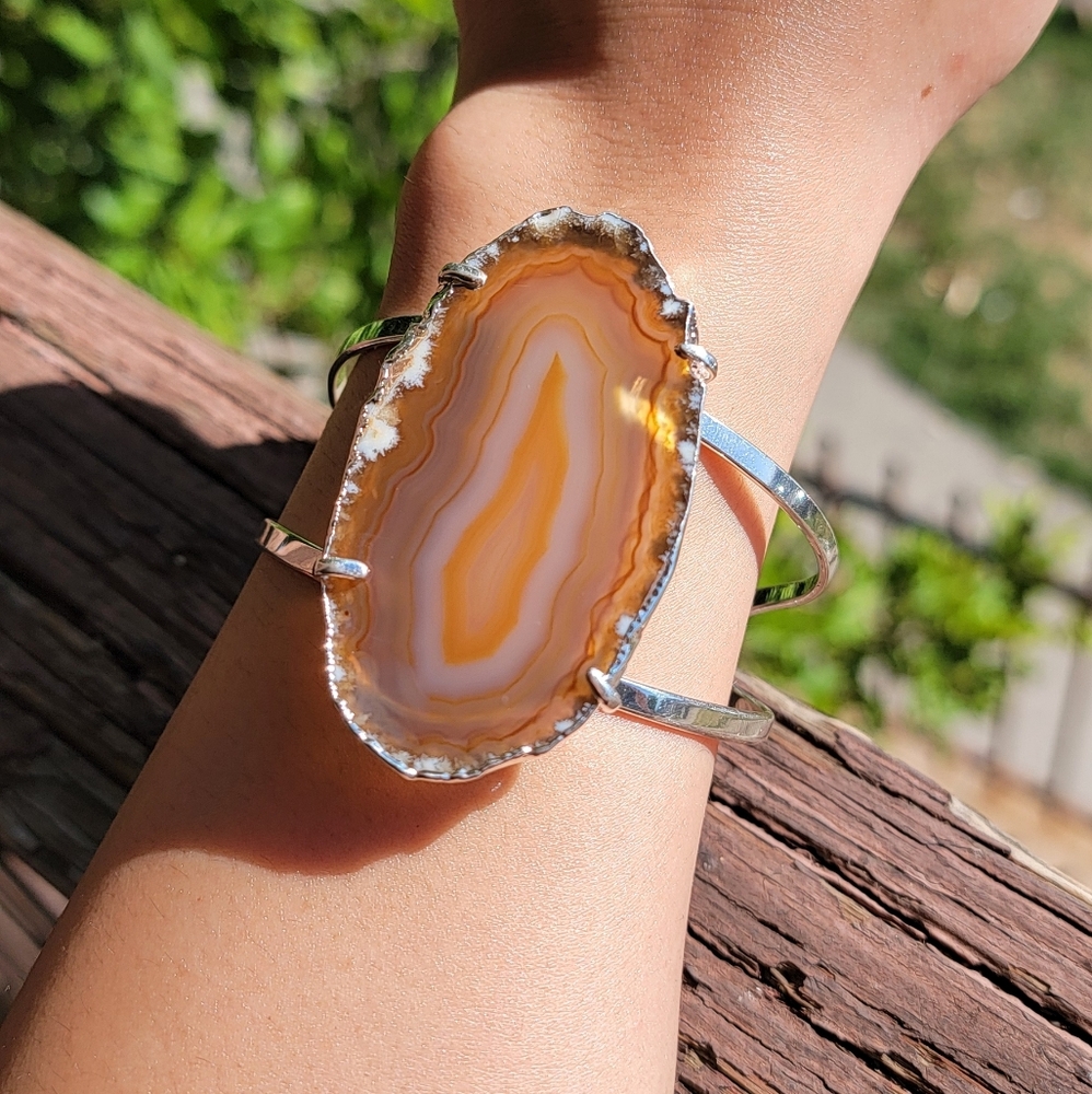 NEW 2.33" x 1.33" ADJUSTABLE SILVER PLATED COPPER BRAZILIAN AGATE CUFF
